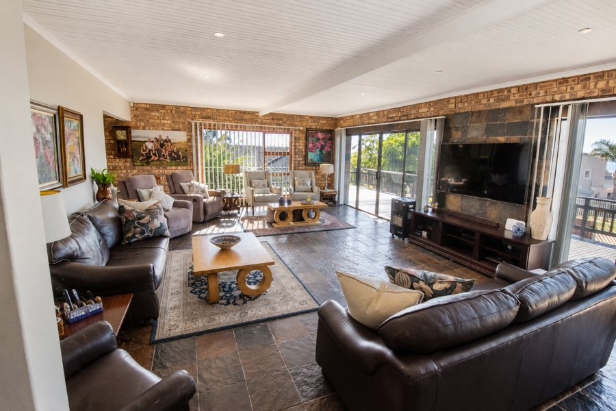 5 Bedroom Property for Sale in Wavecrest Eastern Cape